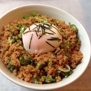 温玉鶏そぼろ丼